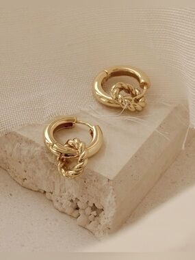 Caitlyn Minimalist Claire Duo 17mm Hoop in 18K Gold Plated with Storage Pouch
